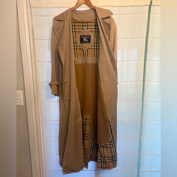 Vintage Burberry Trench Coat with Removable Wool Liner and Classic Check Lining - Picture 2 of 16